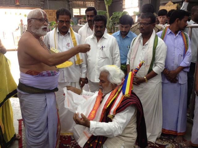 Maoist balladeer Gaddar at the Yadadri temple (HT photo) Maoist balladeer Gaddar at the Yadadri temple (HT photo)