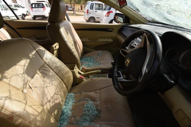 A Honda City car was damaged by the mob in front of the Ansal Plaza mall near Pari Chowk in Greater Noida. (Virendra Singh Gosain/HT PHOTO) A Honda City car was damaged by the mob in front of the Ansal Plaza mall near Pari Chowk in Greater Noida. (Virendra Singh Gosain/HT PHOTO)