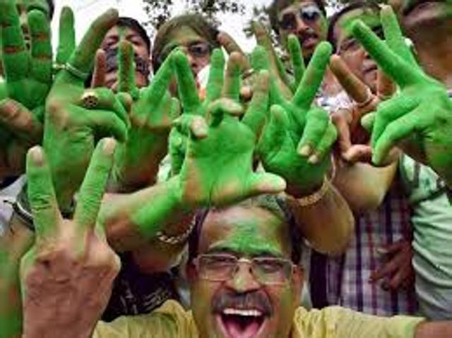 TMC supporters celebrating after the 2016 Assembly elections in Bengal. Despite the small number of BJP MLAs and MPs in Bengal, TMC leaders are acutely aware that the party is going to emerge as the biggest opposition in the state. (HT Photo) TMC supporters celebrating after the 2016 Assembly elections in Bengal. Despite the small number of BJP MLAs and MPs in Bengal, TMC leaders are acutely aware that the party is going to emerge as the biggest opposition in the state. (HT Photo)