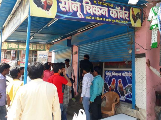 On Tuesday morning, the alleged Shiv Sainiks targeted meat shops in DLF, Sushant Lok, Sohna Road and Badshahpur areas. (HT Photo) On Tuesday morning, the alleged Shiv Sainiks targeted meat shops in DLF, Sushant Lok, Sohna Road and Badshahpur areas. (HT Photo)