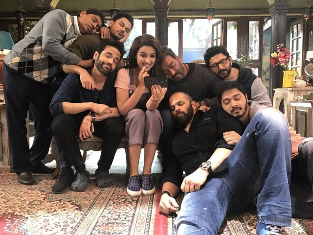 That’s how the team reacted while watching Parineeti’s song for the 10th time. That’s how the team reacted while watching Parineeti’s song for the 10th time.