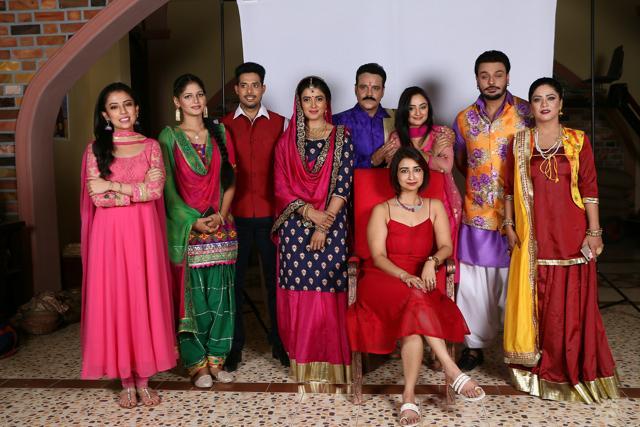 The cast of Jaat Ki Jugni poses for a photo.