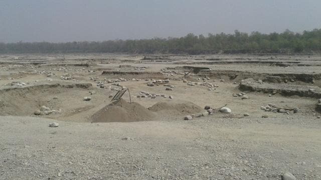 The Guala riverbed wears a deserted look, a day after Uttarakhand HC ordered ban on all mining activities for four months. (HT Photo) The Guala riverbed wears a deserted look, a day after Uttarakhand HC ordered ban on all mining activities for four months. (HT Photo)