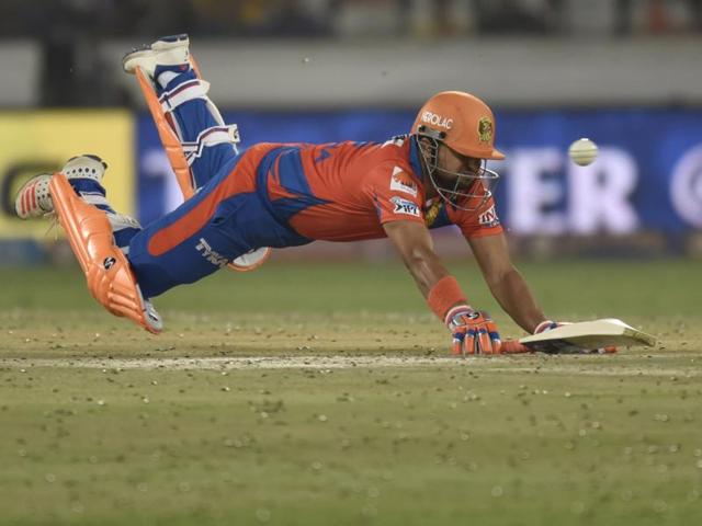 Gujarat Lions skipper Suresh Raina dives to save his wicket from a run-out in a match against Sunrisers Hyderabad at Rajiv Gandhi International Cricket Stadium, Hyderabad on May 06, 2016.  (Virendra Singh Gosain/ HT Photo) 
