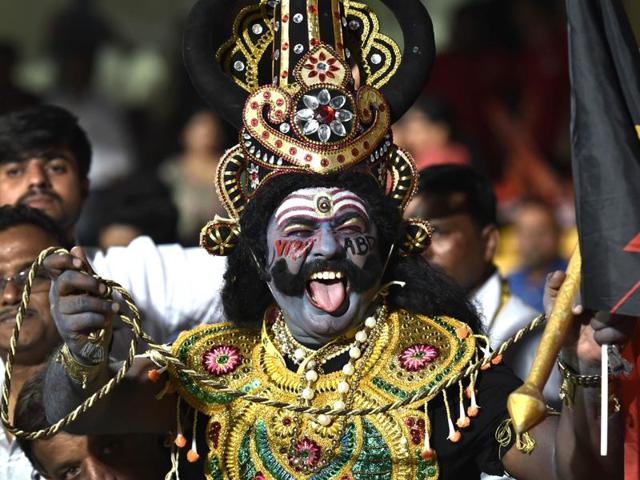 “He who bowls the death overs”: A Royal Challengers Bangalore (RCB) fan dresses up as Yamaraj, the god of death in Hindu mythology, during the first qualifier match between Gujarat Lions and Royal Challengers Bangalore at M Chinnaswamy Stadium, Bengaluru on May 24, 2016. (Ajay Aggarwal/ HT Photo) 