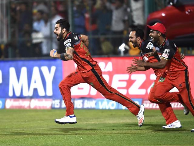 Royal Challengers Bengaluru players march into the ground as they confirm the IPL 9 final berth with a win against Gujarat Lions at M Chinnaswamy Stadium, Bengaluru  on May 24, 2016. (Ajay Aggarwal/ HT Photo) 