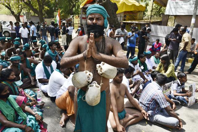 Tamil Nadu farmers have been protesting with skulls which they claim are of others who have committed suicide due to the drought in their state. (Vipin Kumar/HT FILE) Tamil Nadu farmers have been protesting with skulls which they claim are of others who have committed suicide due to the drought in their state. (Vipin Kumar/HT FILE)