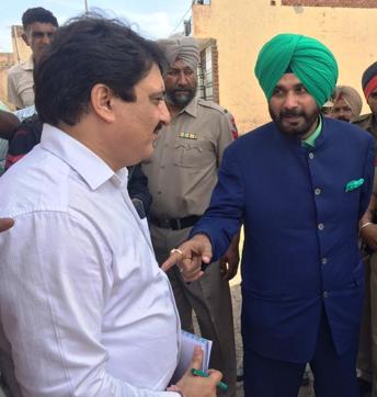 Punjab local bodies minister Navjot Singh Sidhu during a surprise visit to Nayagaon in SAS Nagar on Thursday. (HT Photo)