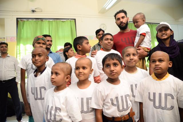Yuvraj Singh with cencer-affected children in Mumbai. (HT PHOTO)