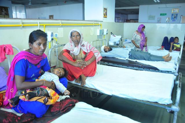 Patients waiting for nurses at Guru Nanak Dev Hospital on Thursday.. (Photo by Sameer Sehgal/ Hindustan Times) (Sameer Sehgal/ HT Photo) Patients waiting for nurses at Guru Nanak Dev Hospital on Thursday.. (Photo by Sameer Sehgal/ Hindustan Times) (Sameer Sehgal/ HT Photo)