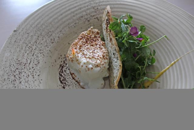 Put a lush bit of the hand-torn burrata cheese on a piece of the twig-thin curry leaf ciabatta, and balance it with green tomato chhunda and peppery arugula. Scrumptious. (Satyabrata Tripathy / HT Photo)