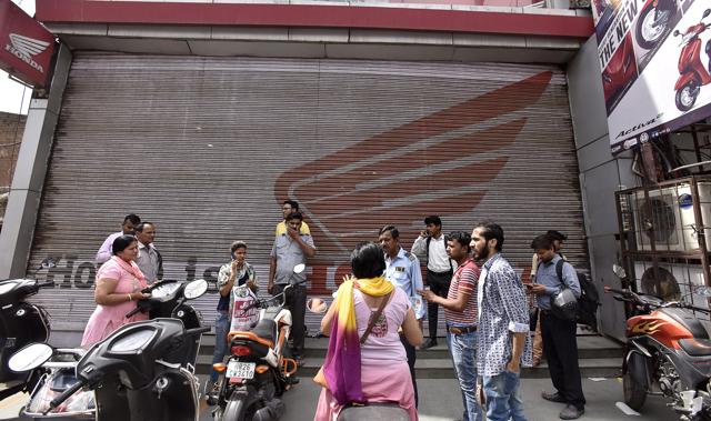 A closed Honda showroom in Gurgaon’s MG Road on Friday. (Sanjeev Verma/HT PHOTO) A closed Honda showroom in Gurgaon’s MG Road on Friday. (Sanjeev Verma/HT PHOTO)