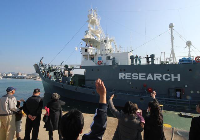 This file photo taken on December 1, 2015 shows a Japanese whaling ship leaving the port of Shimonoseki in Yamaguchi prefecture, western Japan. (AFP File Photo) This file photo taken on December 1, 2015 shows a Japanese whaling ship leaving the port of Shimonoseki in Yamaguchi prefecture, western Japan. (AFP File Photo)