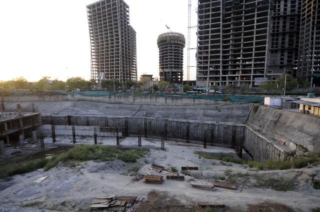The three-level parking lot with a parking capacity of 1,400 four-wheelers in Sector 16A, near Film City, is scheduled to be completed by June 30. (Sunil Ghosh/HT Photo) The three-level parking lot with a parking capacity of 1,400 four-wheelers in Sector 16A, near Film City, is scheduled to be completed by June 30. (Sunil Ghosh/HT Photo)