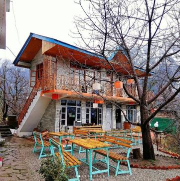 The cafe and common room area of Zostel Manali.