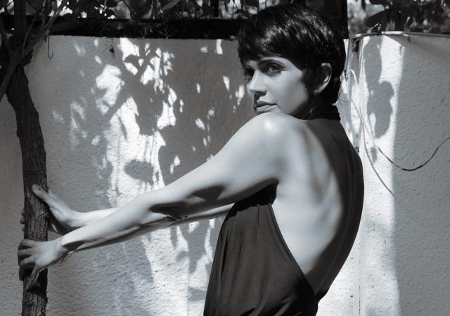 Mandira Bedi tips Virat Kohli to be the hottest player in IPL this year. (HT Photo)
