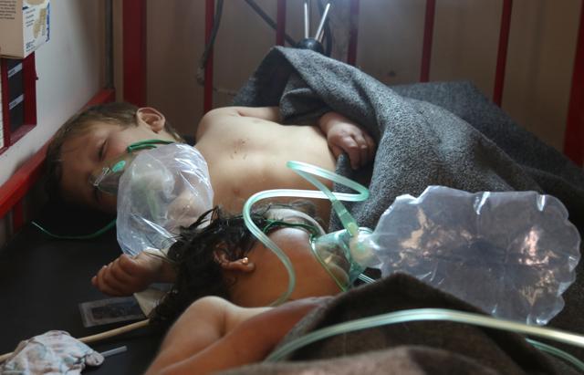 Syrian children receive treatment at a small hospital in the town of Maaret al-Noman following a suspected toxic gas attack in Khan Sheikhun, a nearby rebel-held town in Syria’s northwestern Idlib province, on April 4, 2017. (AFP Photo) Syrian children receive treatment at a small hospital in the town of Maaret al-Noman following a suspected toxic gas attack in Khan Sheikhun, a nearby rebel-held town in Syria’s northwestern Idlib province, on April 4, 2017. (AFP Photo)