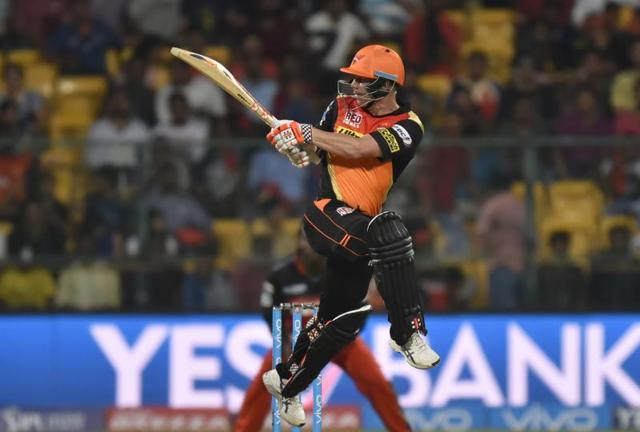 Sunrisers Hyderabad skipper David Warner pulls a shot towards the deep backward point in a match against Royal Challengers Bangalore at M Chinnaswamy Stadium, Bengaluru, on April 12, 2016. (Ravi Choudhary/ HT Photo) 