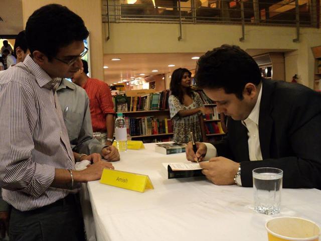 Tripathi at a book signing event. (Photo courtesy: facebook.com/authoramish) Tripathi at a book signing event. (Photo courtesy: facebook.com/authoramish)