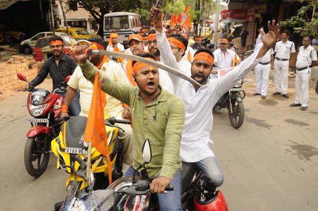 Hindu organisations took out a processions with swords on the occasion of Ram Navami in Kolkata on Wednesday. (Samir Jana/HT PHOTO) Hindu organisations took out a processions with swords on the occasion of Ram Navami in Kolkata on Wednesday. (Samir Jana/HT PHOTO)