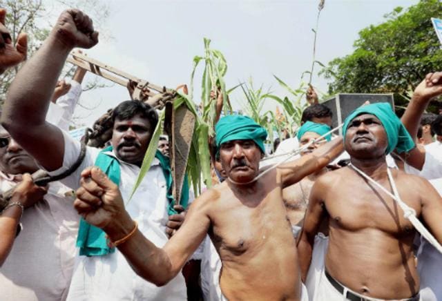 Congress workers raising slogans with Tamil Nadu farmers during a protest against Centre in Coimbatore on Wednesday, demanding farm loans waiver. (PTI)