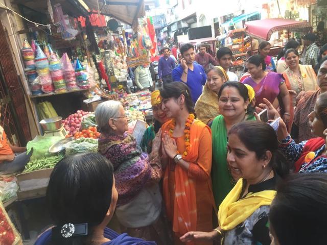 Kajal Sharma, the youngest candidate of Swaraj India campaigning. She is the candidate from Rani Bagh. Kajal Sharma, the youngest candidate of Swaraj India campaigning. She is the candidate from Rani Bagh.