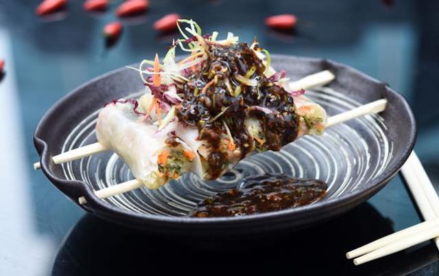 While the covering was made to perfection and the vegetables were fresh, the Rice Pepper Roll that took its cue from the Vietnamese spring rolls, could’ve been wrapped more neatly to avoid the mess. (HT Photo) While the covering was made to perfection and the vegetables were fresh, the Rice Pepper Roll that took its cue from the Vietnamese spring rolls, could’ve been wrapped more neatly to avoid the mess. (HT Photo)