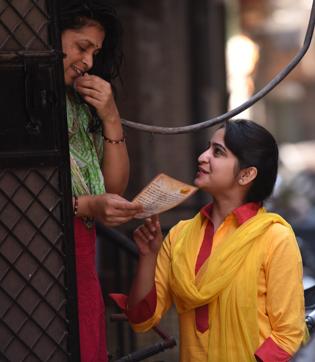 Swaraj India candidate from Rani Bagh, Kajal Sharma during the campaign. (Ravi Choudhary/HT Photo) Swaraj India candidate from Rani Bagh, Kajal Sharma during the campaign. (Ravi Choudhary/HT Photo)