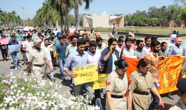 Members of Panjab University Campus Students’ Council carrying out a march. (Anil Dayal/HT Photo) Members of Panjab University Campus Students’ Council carrying out a march. (Anil Dayal/HT Photo)