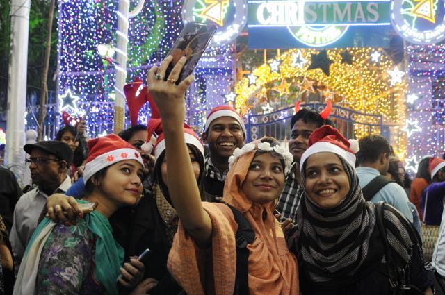 A group of young people enjoying themselves on Christmas Eve before the midnight mass prayer at Park Street in Kolkata. (Samir Jana/HT FILE PHOTO) A group of young people enjoying themselves on Christmas Eve before the midnight mass prayer at Park Street in Kolkata. (Samir Jana/HT FILE PHOTO)