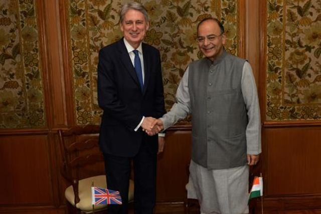 Finance minister Arun Jaitley (R) and British chancellor Philip Hammond ahead of a meeting in New Delhi on April 4. (AFP File Photo)