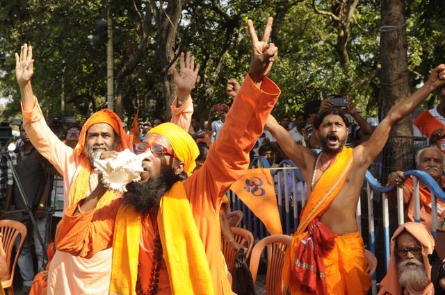 Vishwa Hindu Parishad supporters organised a rally in celebration of Ram Mahotsav and Hanuman Jayanti and demanding construction of Ram Temple at Ayodhya in Kolkata. (Samir Jana/HT PHOTO) Vishwa Hindu Parishad supporters organised a rally in celebration of Ram Mahotsav and Hanuman Jayanti and demanding construction of Ram Temple at Ayodhya in Kolkata. (Samir Jana/HT PHOTO)