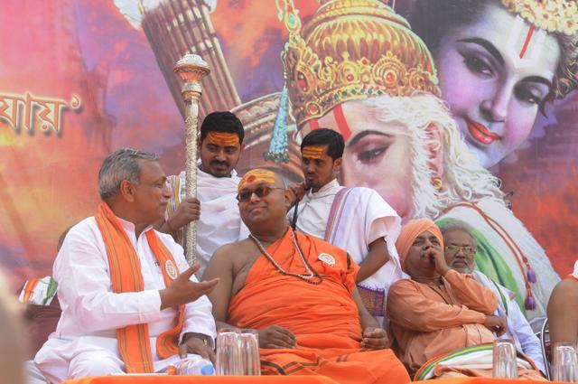 International Joint General Secretary of Vishwa Hindu Parishad, Surendra Jain (Left) with Hindu leaders at a rally in celebration of Ram Mahotsav and Hanuman Jayanti in Kolkata. (Samir Jana/HT PHOTO) International Joint General Secretary of Vishwa Hindu Parishad, Surendra Jain (Left) with Hindu leaders at a rally in celebration of Ram Mahotsav and Hanuman Jayanti in Kolkata. (Samir Jana/HT PHOTO)