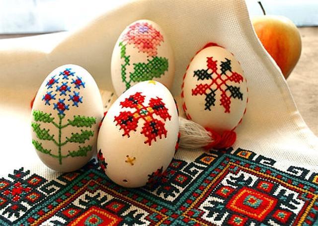 Apart from the solid chocolate eggs, there are a lot of foods traditionally associated with Easter that vary across the world. (Wikimedia Commons) Apart from the solid chocolate eggs, there are a lot of foods traditionally associated with Easter that vary across the world. (Wikimedia Commons)