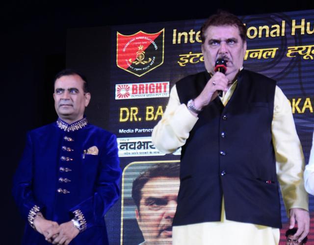 Yogesh Lakhani of Bright Outdoor and actor Raza Murad (Viral Bhayani)