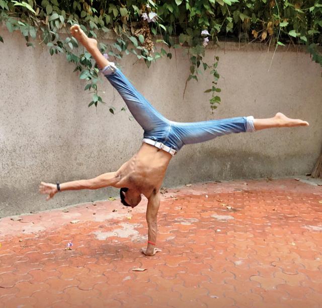 Learn how to do a handstand from scratch Learn how to do a handstand from scratch