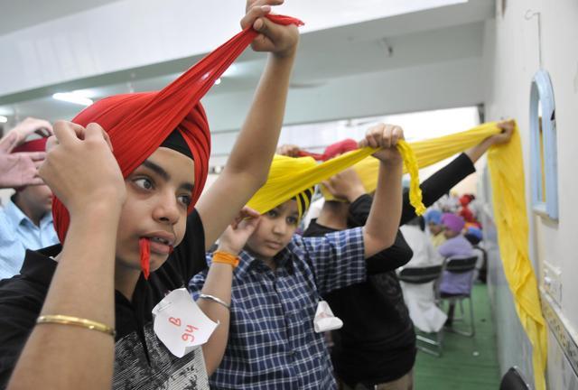 Boys participate in a turban-tying competition held at the Sarabha Nagar gurdwara on the occasion of Baisakhi in Ludhiana on Thursday, April 13. (Gurminder Singh/HT) Boys participate in a turban-tying competition held at the Sarabha Nagar gurdwara on the occasion of Baisakhi in Ludhiana on Thursday, April 13. (Gurminder Singh/HT)