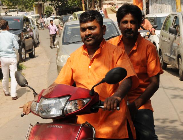 The cost of a saffron shirt near BJP headquarter is just Rs 100, a cap is for Rs 50 and wristband is of Rs 25. (Subhankar Chakraborty/ HT Photo)
