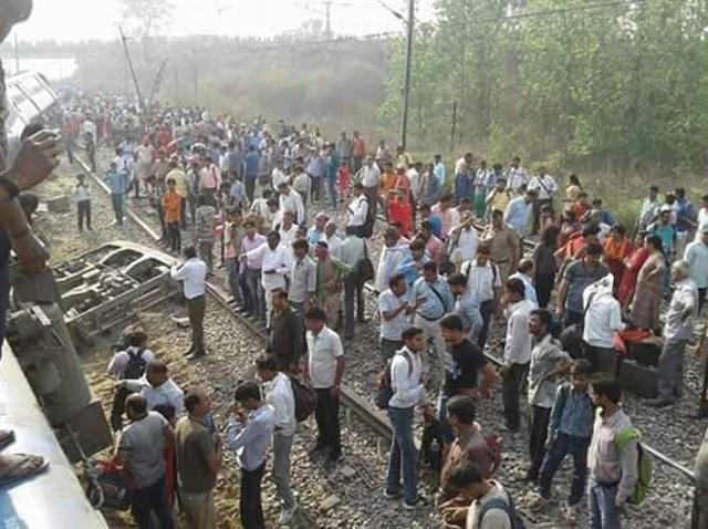 Passengers walk near the railway track after the Rajya Rani express derailed in UP. (HT Photo)