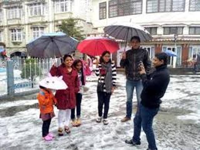 With about 6.2 lakh domestic and 50,000 foreign tourists visiting in 2016, Darjeeling is one of the most popular hill destinations in the country. (HT Photo) With about 6.2 lakh domestic and 50,000 foreign tourists visiting in 2016, Darjeeling is one of the most popular hill destinations in the country. (HT Photo)