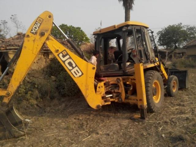 Rajesh Kumar, who had been operating the JCB payloader, was killed in the attack by suspected Maoists. (HT photo) Rajesh Kumar, who had been operating the JCB payloader, was killed in the attack by suspected Maoists. (HT photo)