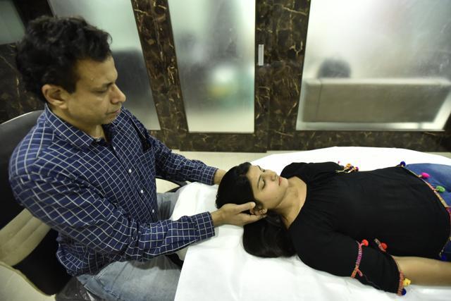 Dr Sandeep Bhasin in a craniosacral therapy session in New Delhi. (Burhaan Kinu / HT Photo) Dr Sandeep Bhasin in a craniosacral therapy session in New Delhi. (Burhaan Kinu / HT Photo)