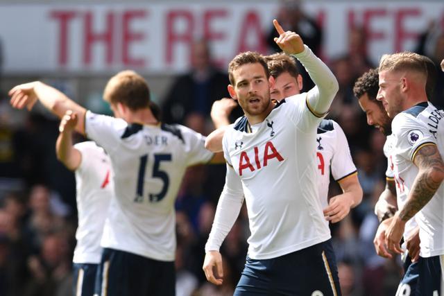 Tottenham Hotspur F.C. maintained the pressure on Chelsea F.C. as they defeated Bournemouth 4-0. (AFP) Tottenham Hotspur F.C. maintained the pressure on Chelsea F.C. as they defeated Bournemouth 4-0. (AFP)