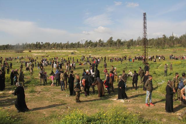 Syrians, evacuated from two besieged government-held towns of Fuaa and Kafraya, flee into a field near the site of a suicide car bombing that targeted their buses in Rashidin, west of Aleppo, on April 15. (AFP Photo) Syrians, evacuated from two besieged government-held towns of Fuaa and Kafraya, flee into a field near the site of a suicide car bombing that targeted their buses in Rashidin, west of Aleppo, on April 15. (AFP Photo)