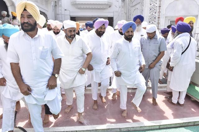 Political leaders appear before Akal Takth Sahib in Amritsar on Monday. (Gurpreet Singh/HT Photo)