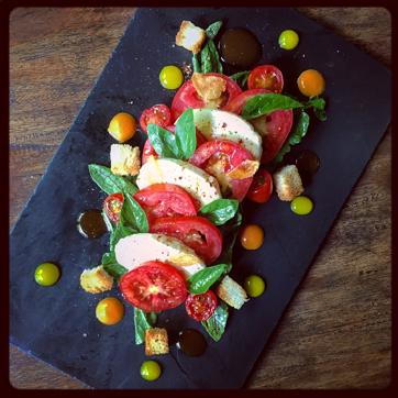 Tomato and mozzarella salad at Le Bistro Du Parc (Photo: Naina Du Bois Juzan )