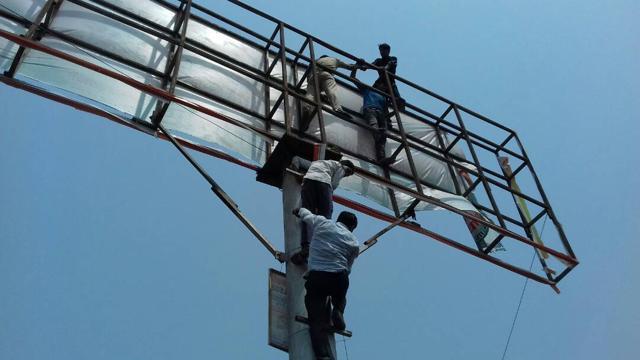 When all attempts failed to convince him to come down, several policemen climbed the unipole and tied Harun to a rope to avoid any injuries in case he jumped. (HT Photo)