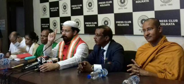 Quaderi appeared at a press conference on Thursday and was accompanied by priests from different religions (Hinduism, Buddhism, Jainism, Christianity) who came in his support but were largely silent. (HT Photo)