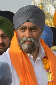 Canada's defence minister Harjit Sajjan visiting the Golden Temple in Amritsar on April 20, 2017. (AFP)