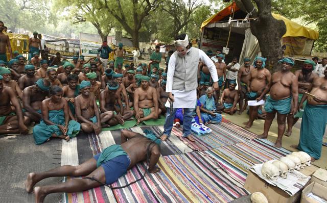 The farmers had earlier conducting a flogging where a man dressed as Prime Minister Narendra Modi whipped them. (Mohd Zakir/HT FILE) The farmers had earlier conducting a flogging where a man dressed as Prime Minister Narendra Modi whipped them. (Mohd Zakir/HT FILE)